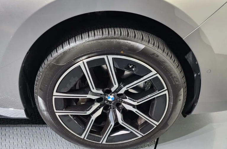 BMW 7 серия G11-G12 рестайлинг, 2023 год, 10 600 000 рублей, 3 фотография