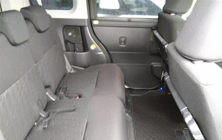 Toyota Roomy I, 2018 год, 1 150 000 рублей, 6 фотография