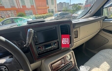 Cadillac Escalade II, 2005 год, 999 999 рублей, 14 фотография