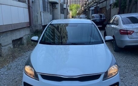 KIA Rio IV, 2018 год, 840 000 рублей, 2 фотография