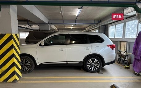 Mitsubishi Outlander III рестайлинг 3, 2019 год, 2 200 000 рублей, 2 фотография