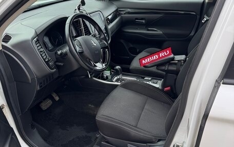 Mitsubishi Outlander III рестайлинг 3, 2019 год, 2 200 000 рублей, 6 фотография
