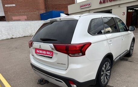 Mitsubishi Outlander III рестайлинг 3, 2019 год, 2 200 000 рублей, 12 фотография