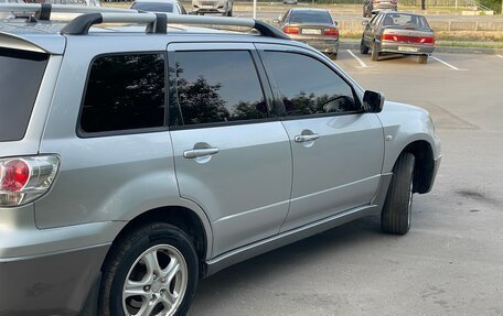 Mitsubishi Outlander III рестайлинг 3, 2004 год, 720 000 рублей, 3 фотография