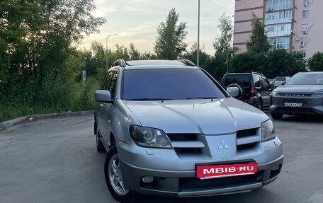 Mitsubishi Outlander III рестайлинг 3, 2004 год, 720 000 рублей, 2 фотография