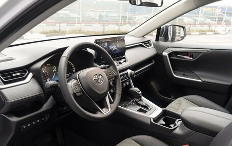 Toyota RAV4, 2024 год, 4 350 000 рублей, 17 фотография