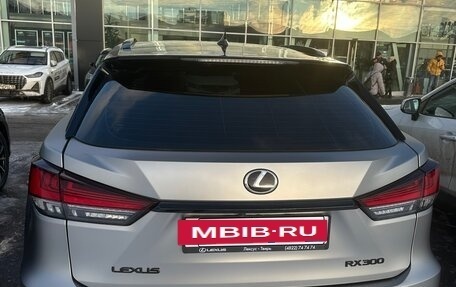 Lexus RX IV рестайлинг, 2022 год, 6 100 000 рублей, 7 фотография