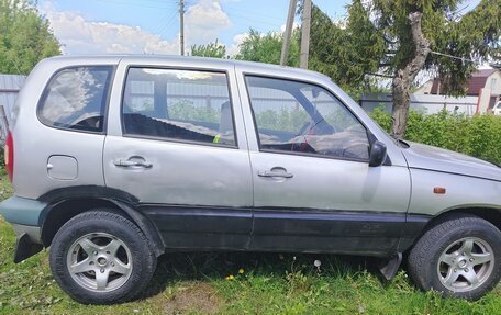 Chevrolet Niva I рестайлинг, 2004 год, 300 000 рублей, 3 фотография