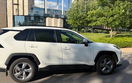 Toyota RAV4, 2020 год, 2 550 000 рублей, 2 фотография