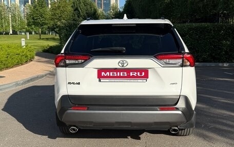Toyota RAV4, 2020 год, 2 550 000 рублей, 4 фотография