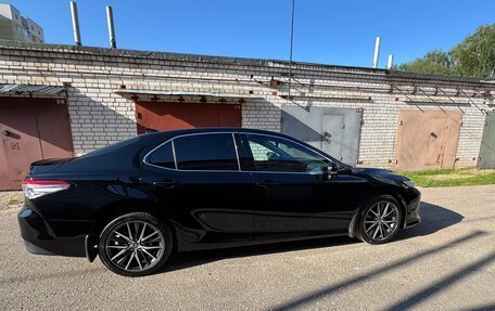 Toyota Camry, 2021 год, 3 390 000 рублей, 10 фотография