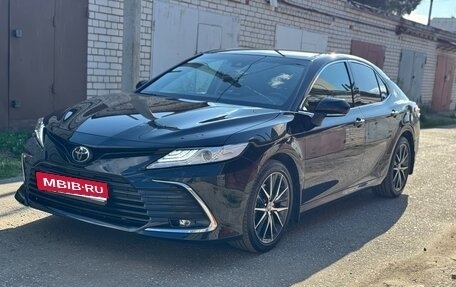 Toyota Camry, 2021 год, 3 390 000 рублей, 4 фотография