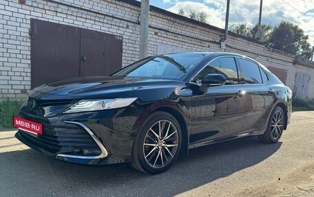 Toyota Camry, 2021 год, 3 390 000 рублей, 6 фотография