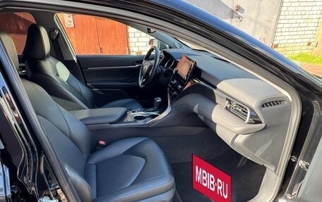 Toyota Camry, 2021 год, 3 390 000 рублей, 17 фотография