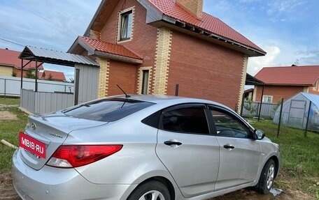 Hyundai Solaris II рестайлинг, 2013 год, 800 000 рублей, 5 фотография