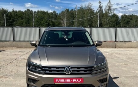 Volkswagen Tiguan II, 2019 год, 2 850 000 рублей, 2 фотография
