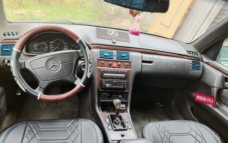 Mercedes-Benz E-Класс, 1996 год, 200 000 рублей, 4 фотография