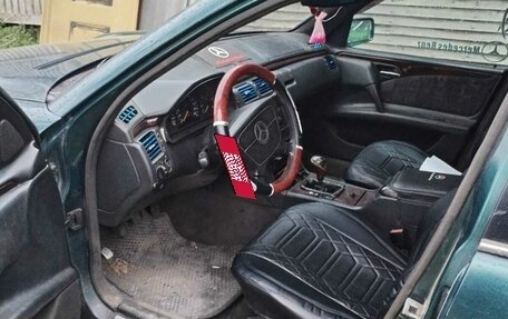 Mercedes-Benz E-Класс, 1996 год, 200 000 рублей, 3 фотография