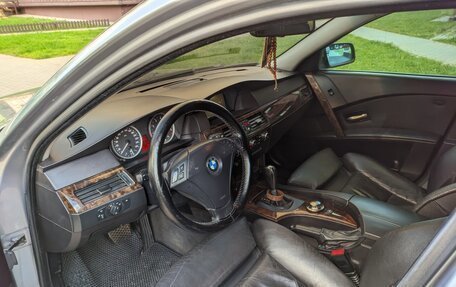 BMW 5 серия, 2005 год, 900 000 рублей, 12 фотография