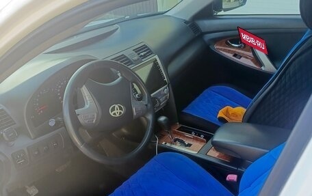 Toyota Camry, 2011 год, 800 000 рублей, 2 фотография