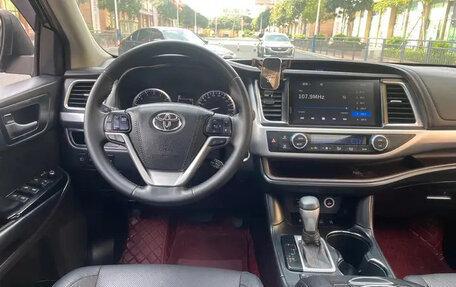 Toyota Highlander III, 2021 год, 2 509 810 рублей, 10 фотография