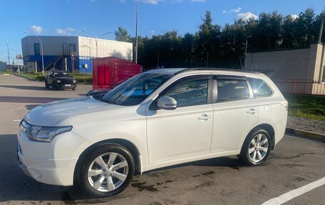 Mitsubishi Outlander III рестайлинг 3, 2013 год, 1 620 000 рублей, 3 фотография