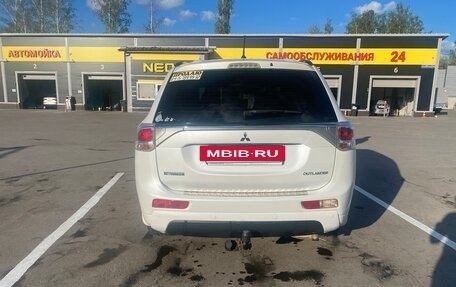 Mitsubishi Outlander III рестайлинг 3, 2013 год, 1 620 000 рублей, 4 фотография