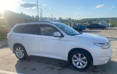 Mitsubishi Outlander III рестайлинг 3, 2013 год, 1 620 000 рублей, 5 фотография