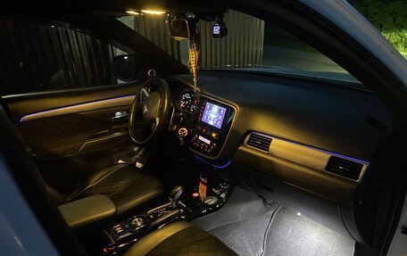 Mitsubishi Outlander III рестайлинг 3, 2013 год, 1 620 000 рублей, 8 фотография