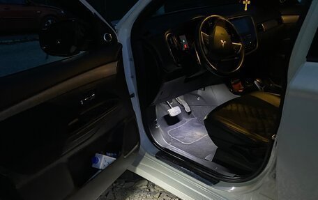 Mitsubishi Outlander III рестайлинг 3, 2013 год, 1 620 000 рублей, 7 фотография