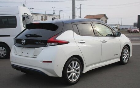 Nissan Leaf II, 2018 год, 1 230 000 рублей, 10 фотография