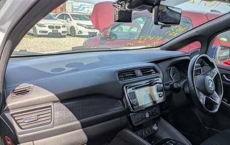 Nissan Leaf II, 2018 год, 1 230 000 рублей, 28 фотография