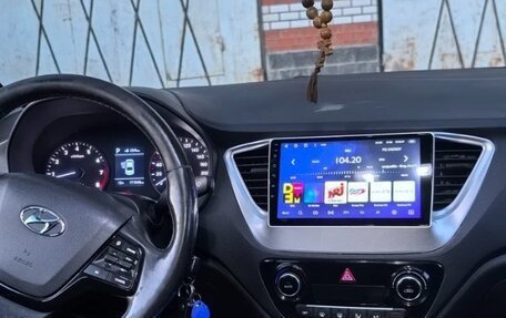 Hyundai Solaris II рестайлинг, 2017 год, 1 500 000 рублей, 3 фотография