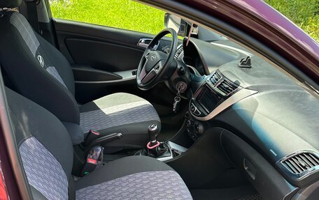 Hyundai Solaris II рестайлинг, 2012 год, 800 000 рублей, 5 фотография