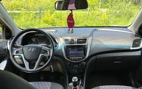 Hyundai Solaris II рестайлинг, 2012 год, 800 000 рублей, 7 фотография