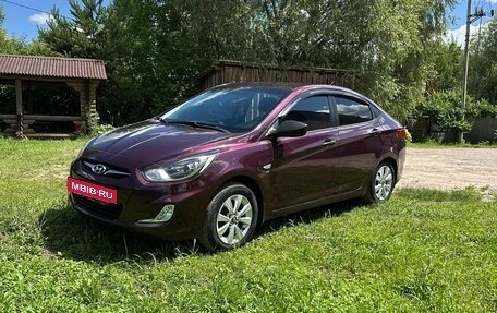 Hyundai Solaris II рестайлинг, 2012 год, 800 000 рублей, 2 фотография