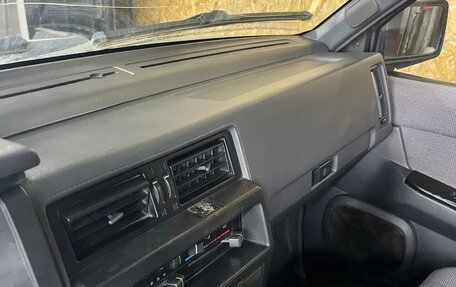 Nissan Terrano II рестайлинг, 1994 год, 170 000 рублей, 11 фотография
