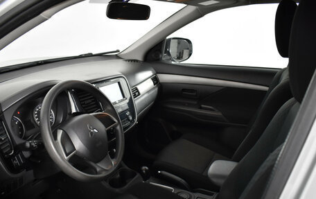 Mitsubishi Outlander III рестайлинг 3, 2015 год, 1 126 000 рублей, 9 фотография