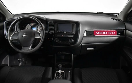 Mitsubishi Outlander III рестайлинг 3, 2015 год, 1 126 000 рублей, 11 фотография