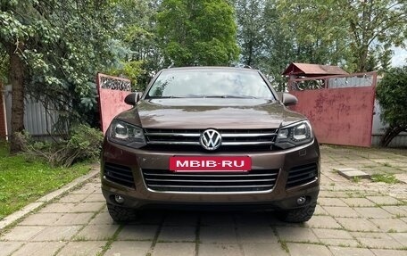 Volkswagen Touareg III, 2011 год, 2 000 000 рублей, 2 фотография