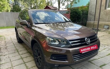 Volkswagen Touareg III, 2011 год, 2 000 000 рублей, 3 фотография