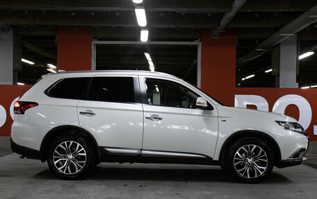 Mitsubishi Outlander III рестайлинг 3, 2017 год, 2 449 000 рублей, 4 фотография