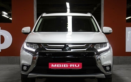 Mitsubishi Outlander III рестайлинг 3, 2017 год, 2 449 000 рублей, 2 фотография