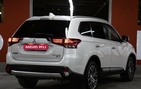 Mitsubishi Outlander III рестайлинг 3, 2017 год, 2 449 000 рублей, 5 фотография