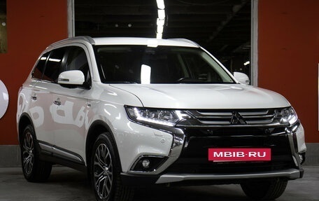 Mitsubishi Outlander III рестайлинг 3, 2017 год, 2 449 000 рублей, 3 фотография
