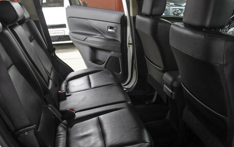 Mitsubishi Outlander III рестайлинг 3, 2017 год, 2 449 000 рублей, 13 фотография