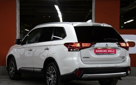 Mitsubishi Outlander III рестайлинг 3, 2017 год, 2 449 000 рублей, 7 фотография