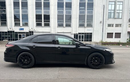 Toyota Camry, 2021 год, 3 600 000 рублей, 4 фотография