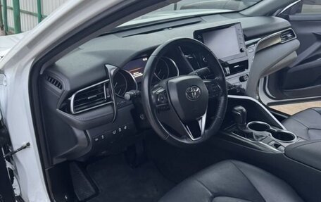 Toyota Camry, 2023 год, 2 650 000 рублей, 4 фотография