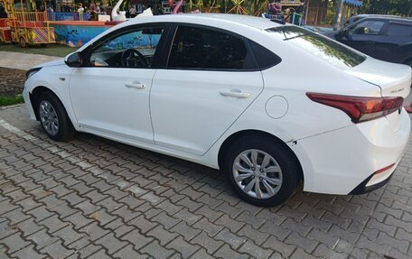 Hyundai Solaris II рестайлинг, 2018 год, 750 000 рублей, 3 фотография